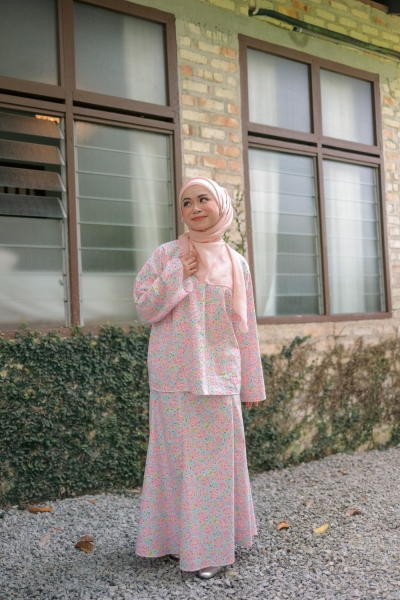Suri Kurung Kedah Moden in Pink